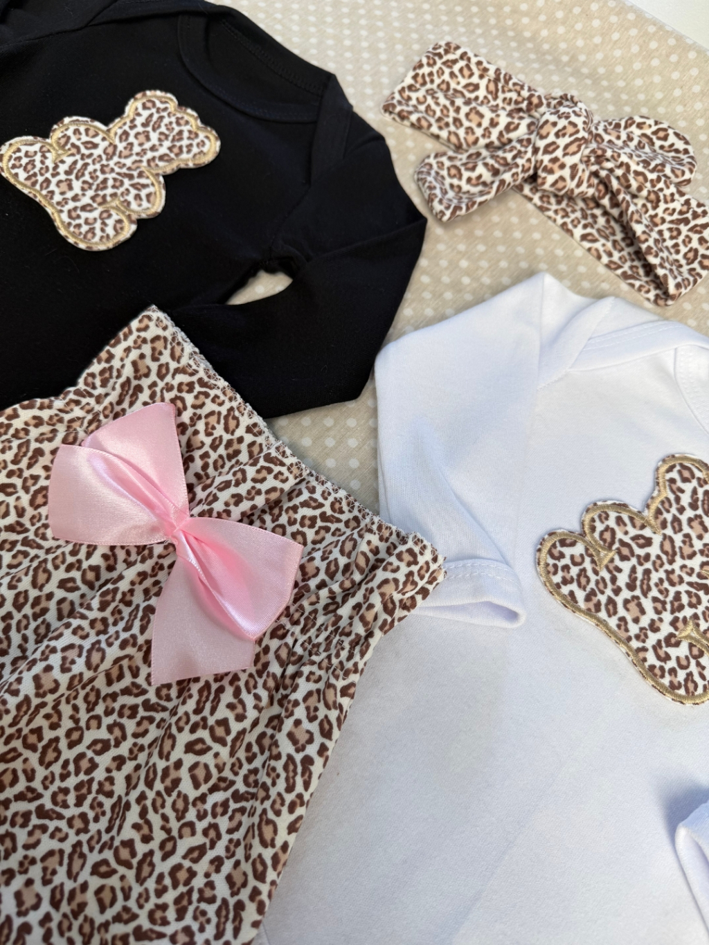 Conjunto Bebê Menina Algodâo Body Manga Longa Mijão Onça Faixa Kit 4 peças Baby