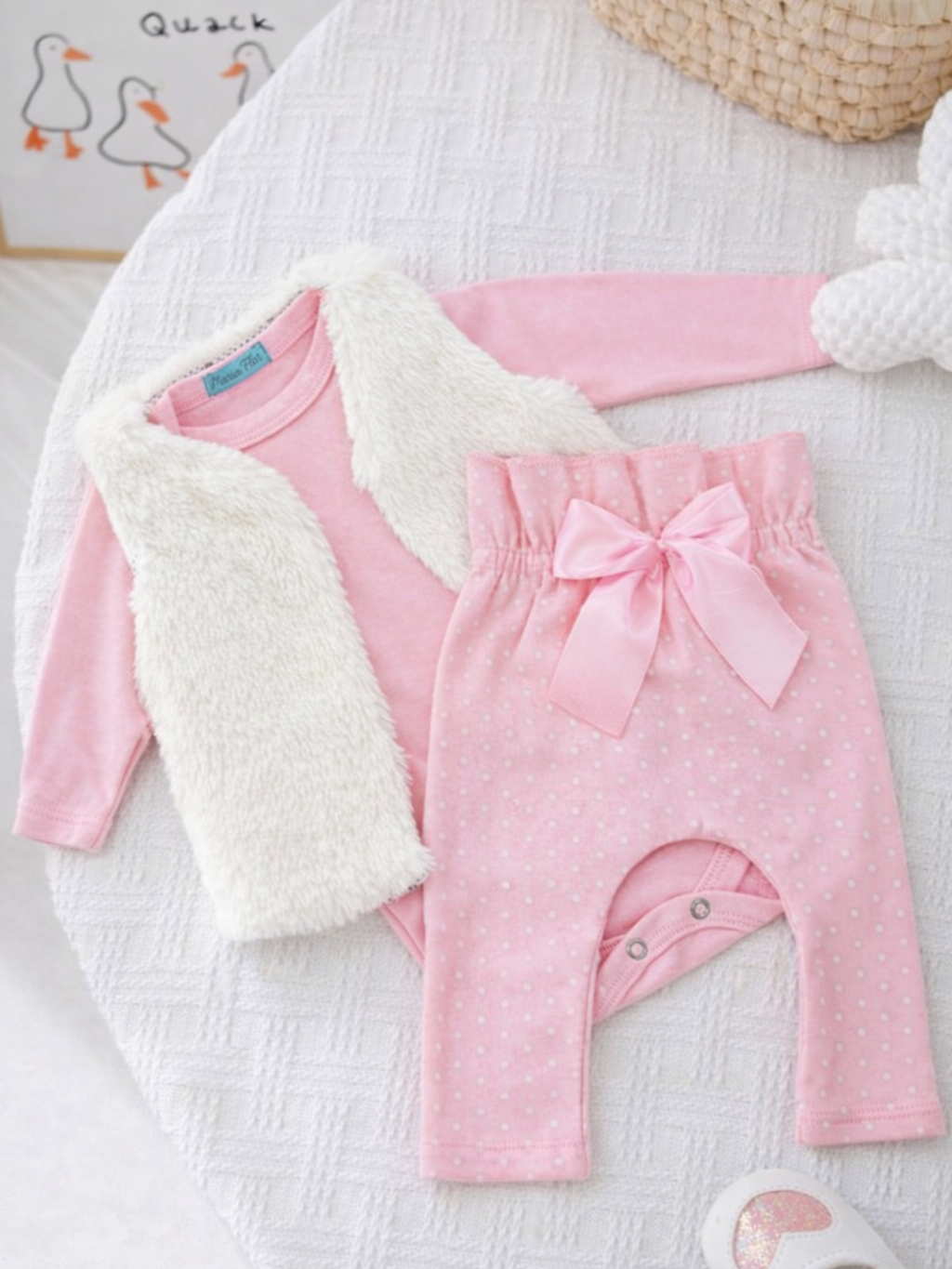 Conjunto Kit 3 Peças Bebê Menina com Body Básico, Calça e Coletinho Forrado para o Inverno Frio